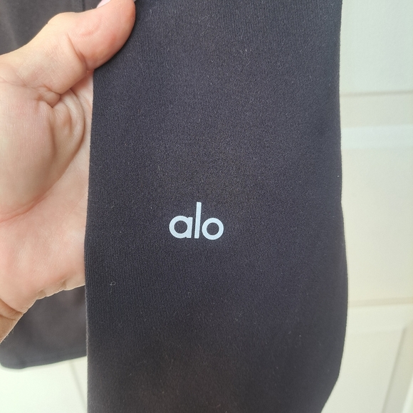 Alo leggings🖤 - Picture 3 of 8